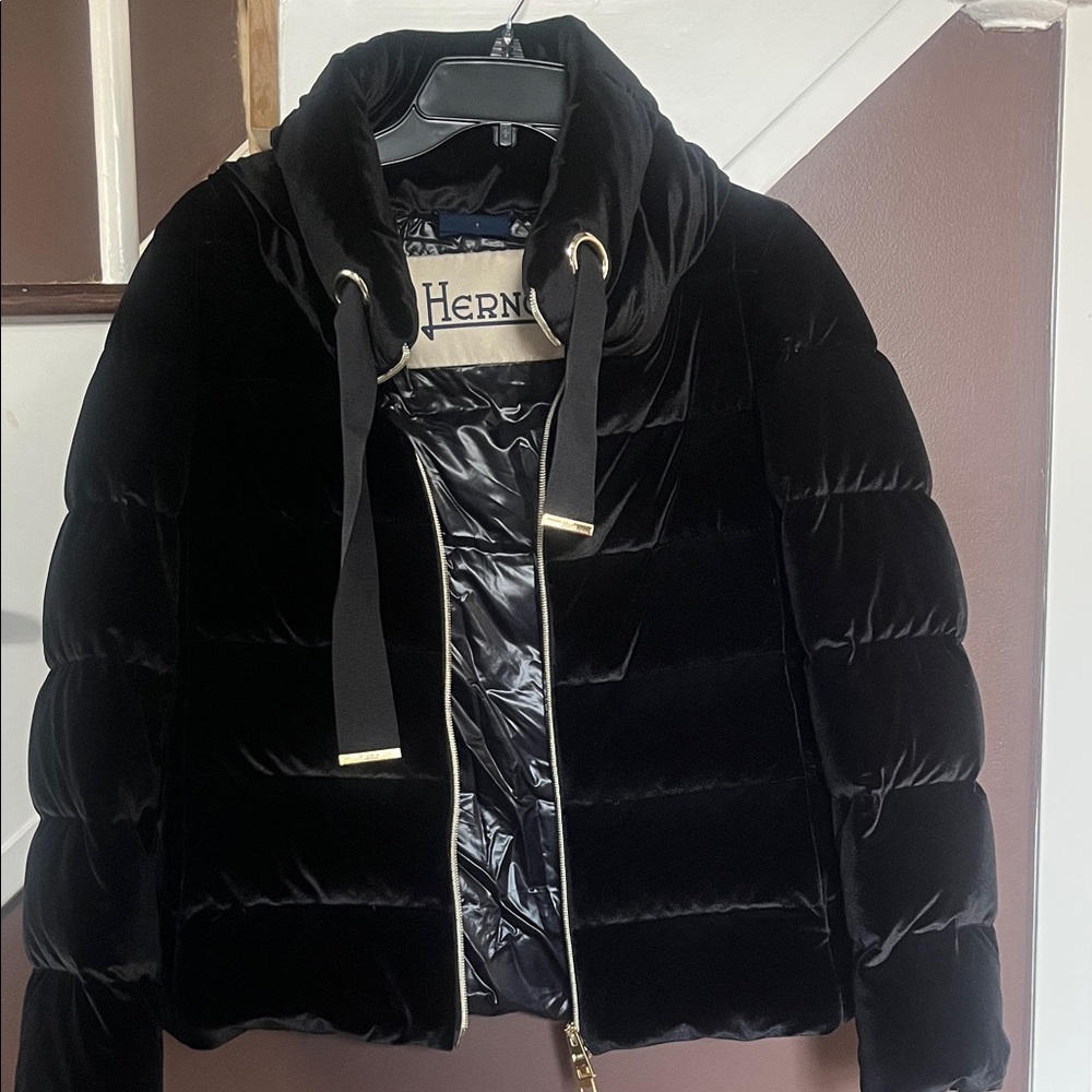 Herno Women's Elegant Black Velvet Puffer Jacket